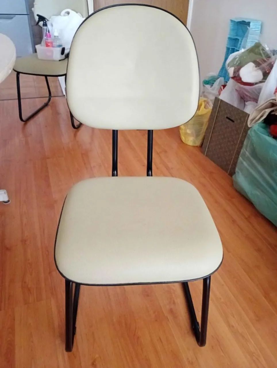 Cadeira de escritório fixa s/ braços Work Móveis em Couro Ecológico / Metal Bege