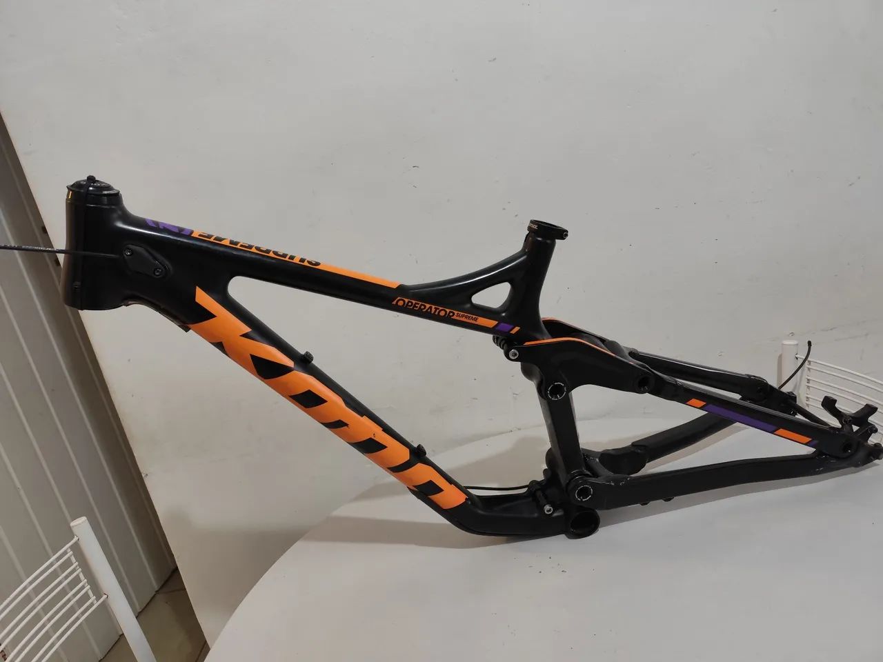 Quadro Kona Operator Supreme DH- Passa 27,5, carbono e alumínio, Tam M - Foto 2