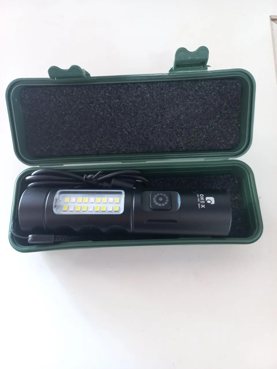 Mini Lanterna Tática LED Recarregável