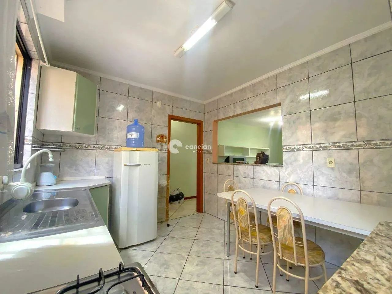 No Centro de Santa Maria - amplo apartamento de 01 dormitório com sacada e churrasqueira e - Foto 5