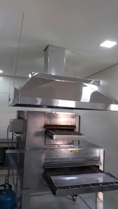 Coifas industriais em aço inox sob medida  