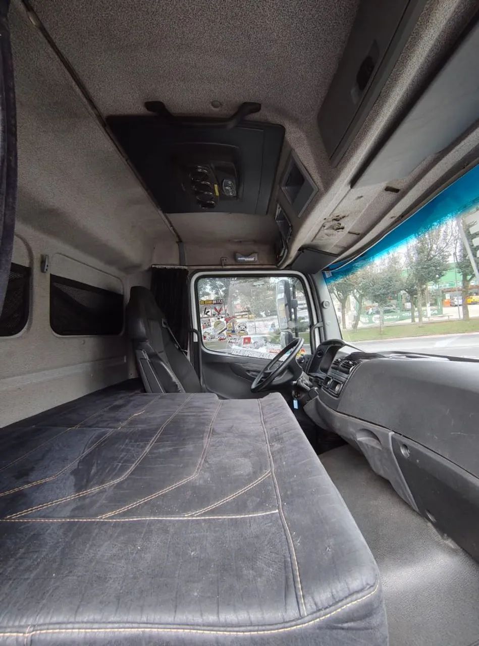 Atego 1726 6x2 ano 2021 - Foto 8