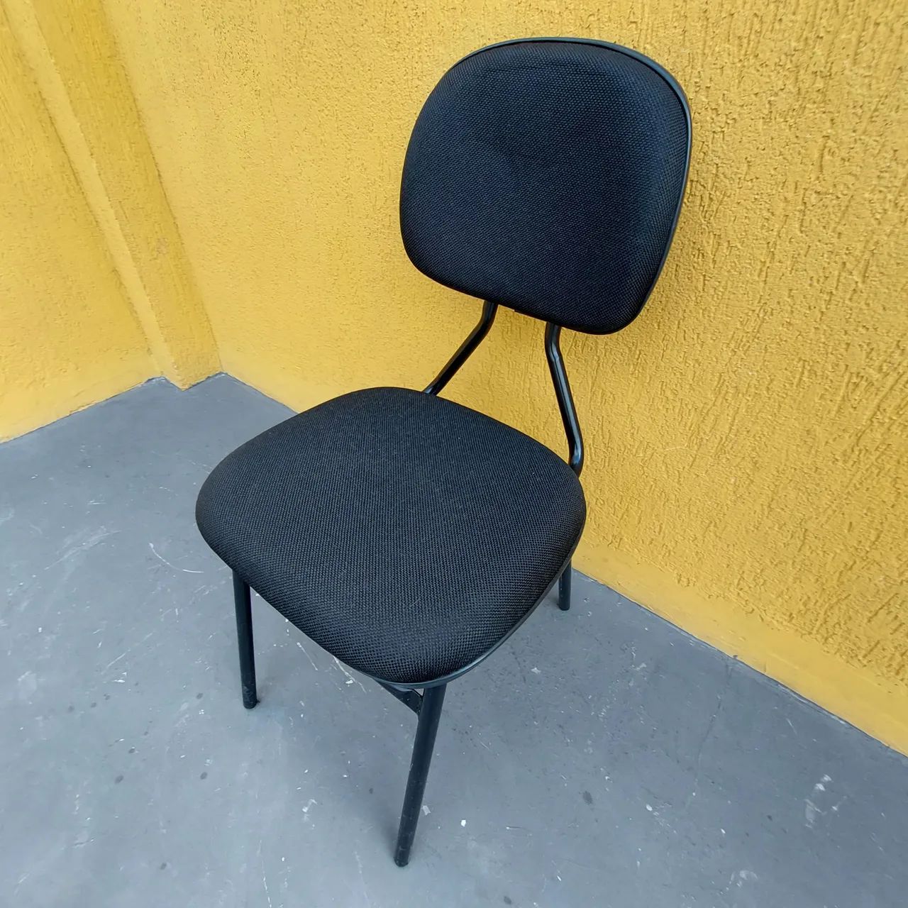 Cadeira de Escritório - Preta - Sem Rodas - Foto 2