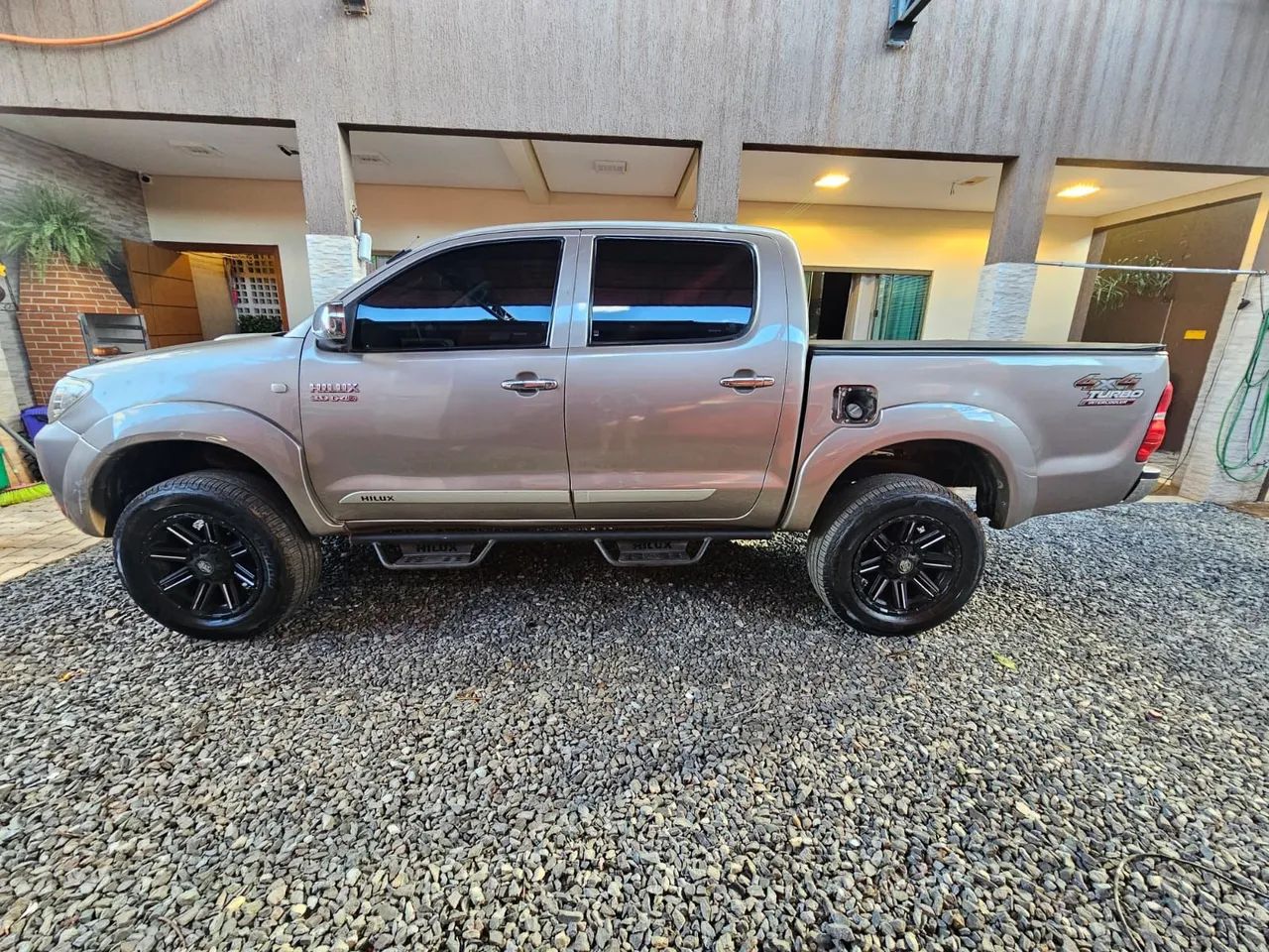Linda Hilux aut diesel - Foto 5