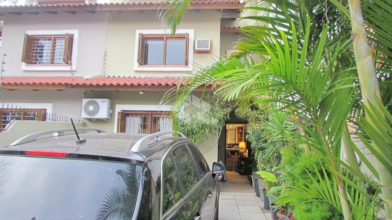 Excelente casa 3 dormitórios com uma suíte, 2 vagas de garagem e piscina à venda no Guaruj - Foto 2