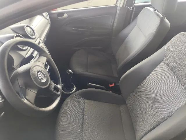 Volkswagen Fox 1.0 MI 8V Flex 2P Manual Ano/Modelo: 2008/2008 Cor: Preto Combustível: Flex - Foto 2