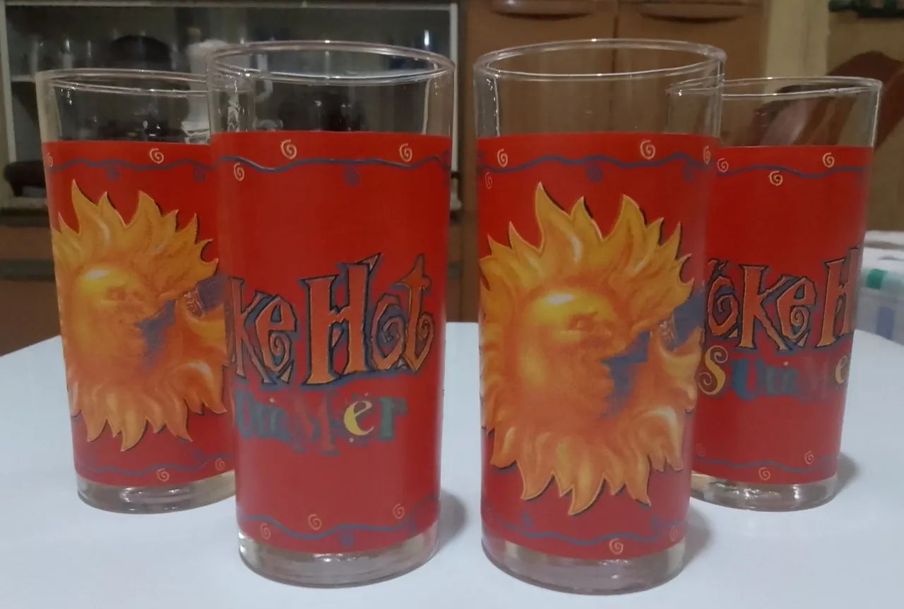 Conjunto com 4 copos de vidro com o tema Coke Hot Summer, da Coca cola, nunca usados! - Foto 2
