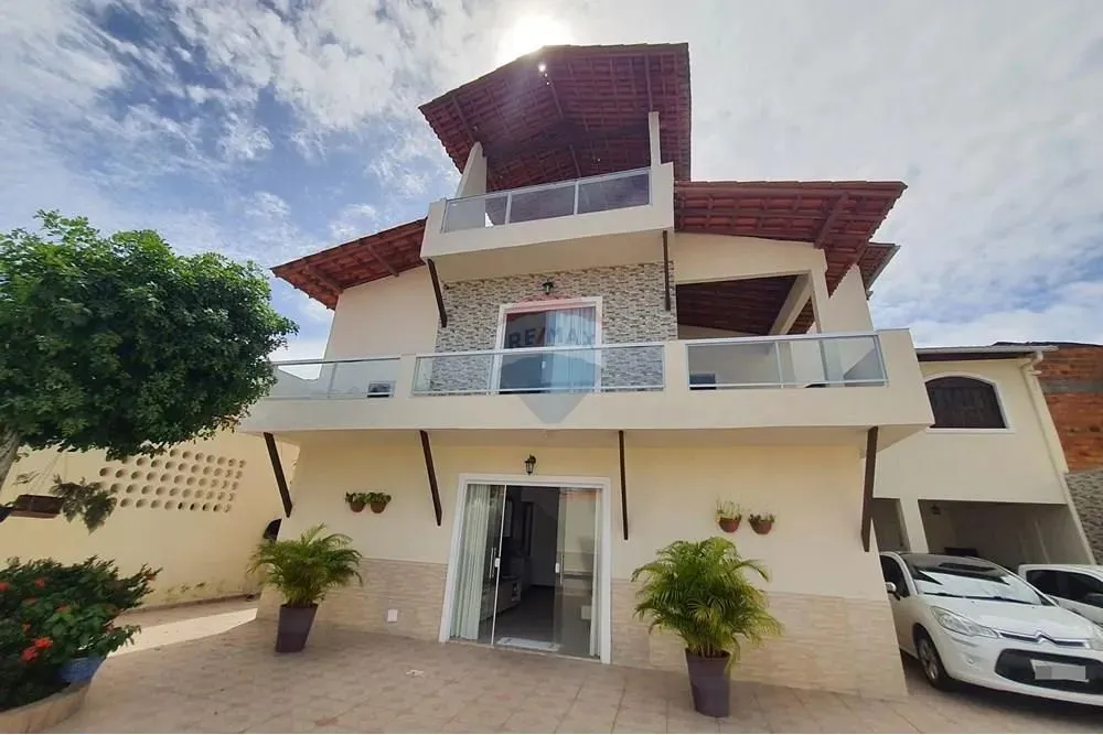 "Viva o Luxo em Salvador: Casa de 5 Quartos com Piscina" no Alto do Coqueirinho/ Itapoã.