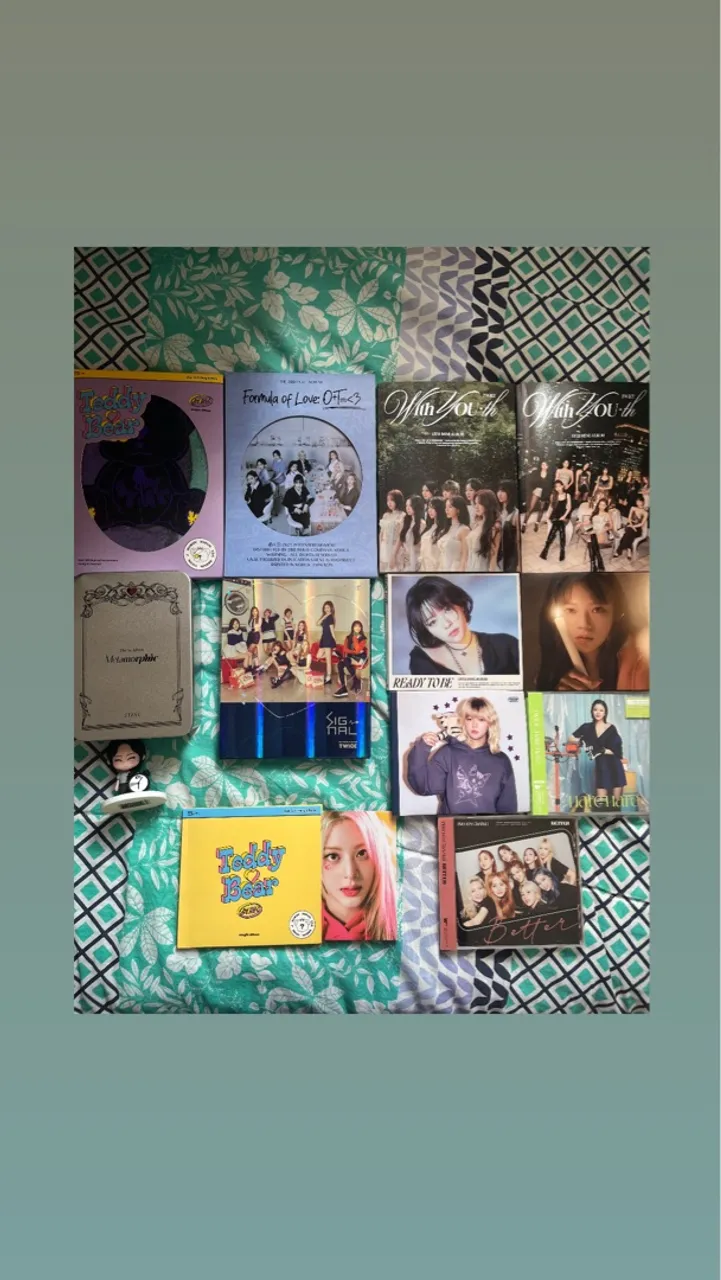 Álbuns K-Pop - TWICE, STAYC (LEIA A DESCRIÇÃO)