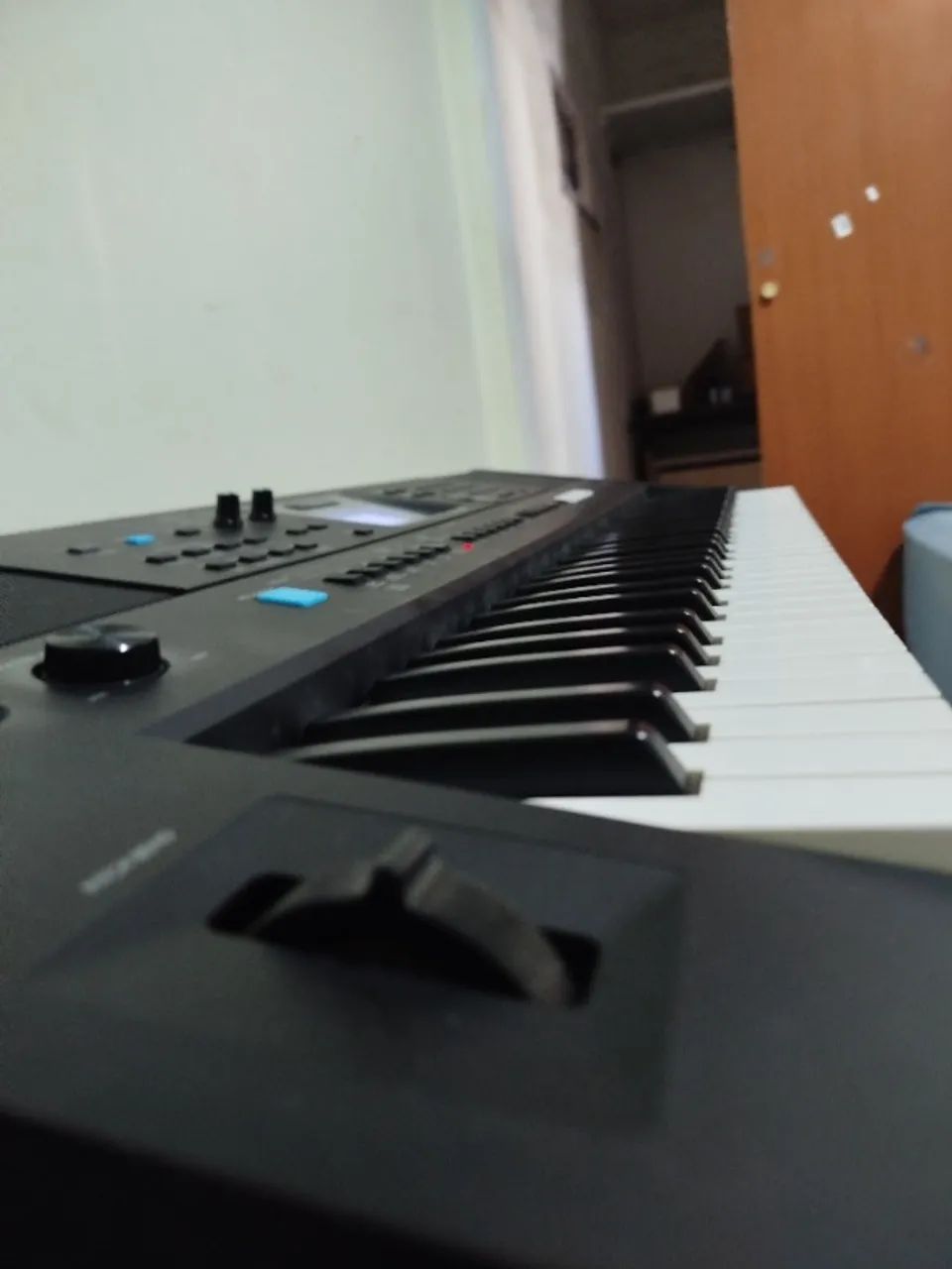 Teclado YAMAHA PSR E473 - Foto 4