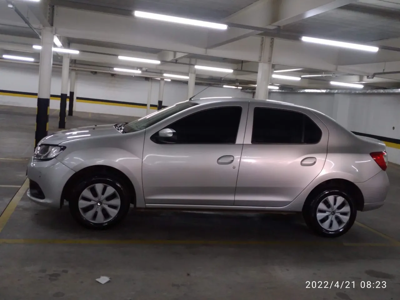 Vende-se carro Renault logan