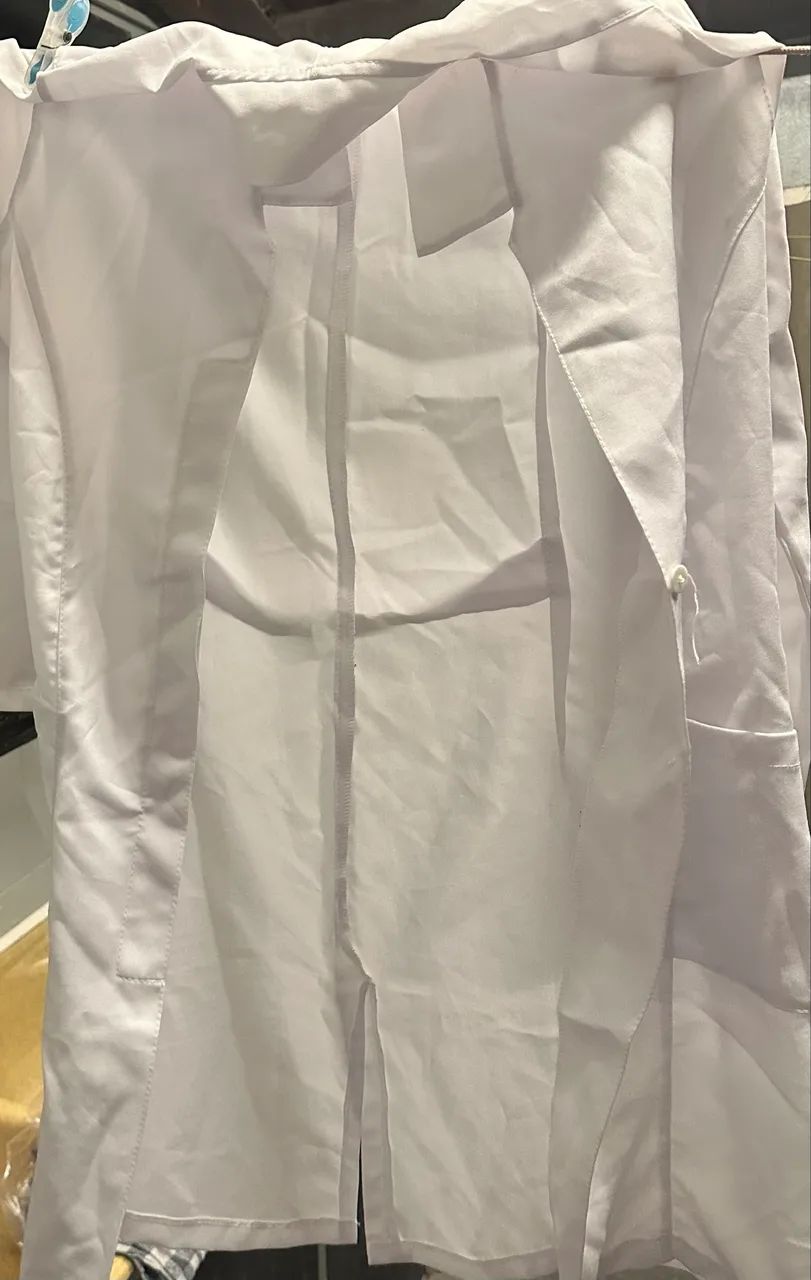 Vendo 2 Jalecos ou doa-se !! - Foto 2