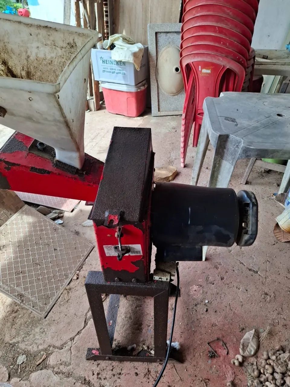 Máquina triturador e forrageira. Pouco uso 
