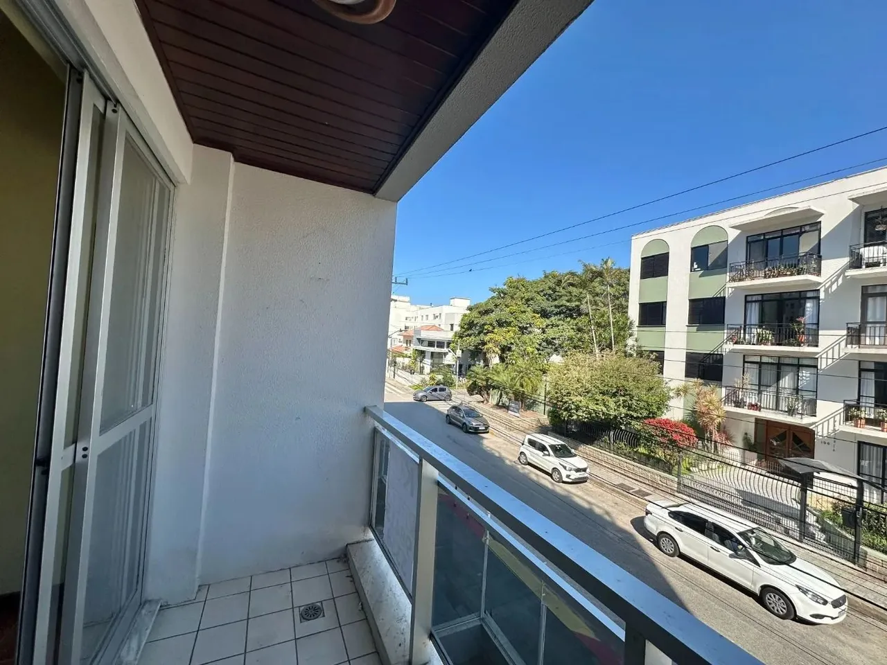 Apartamento à venda em Coqueiros 3 dormitórios, suíte, sacada e ótima localização