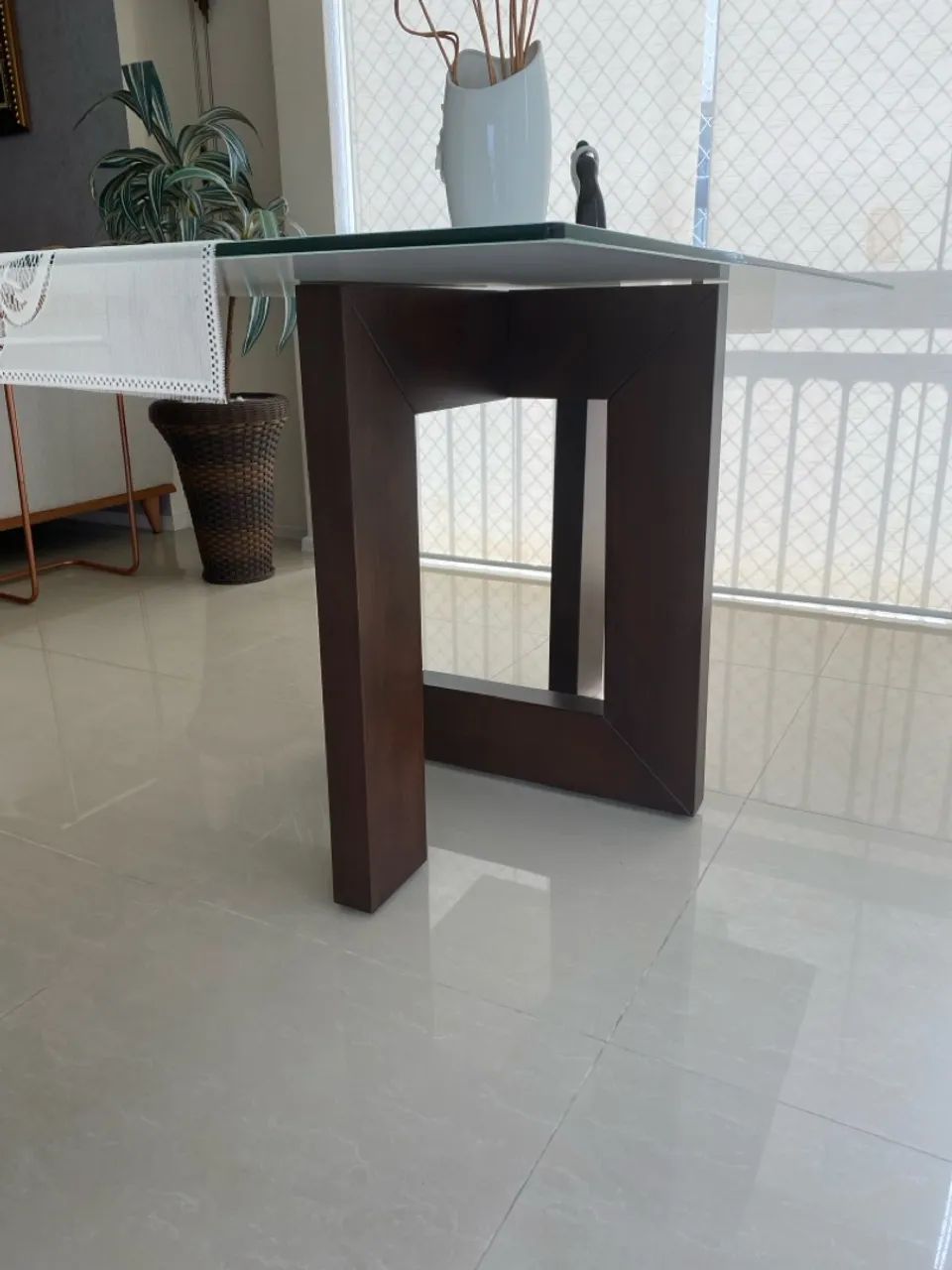 Mesa com tampo de vidro sem cadeiras  - Foto 5