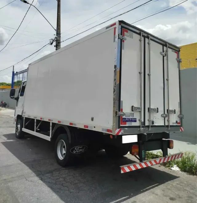 Ford Cargo 712  2012  Bau Refrigerado.  - Foto 4
