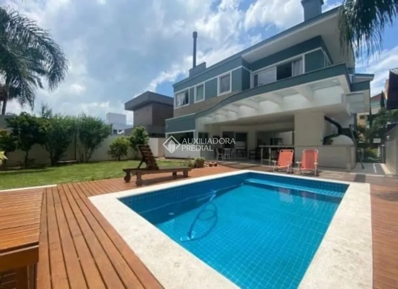 Casa Alto Padrão para Locação em Jurerê Internacional- 650m² com Piscina Privativa