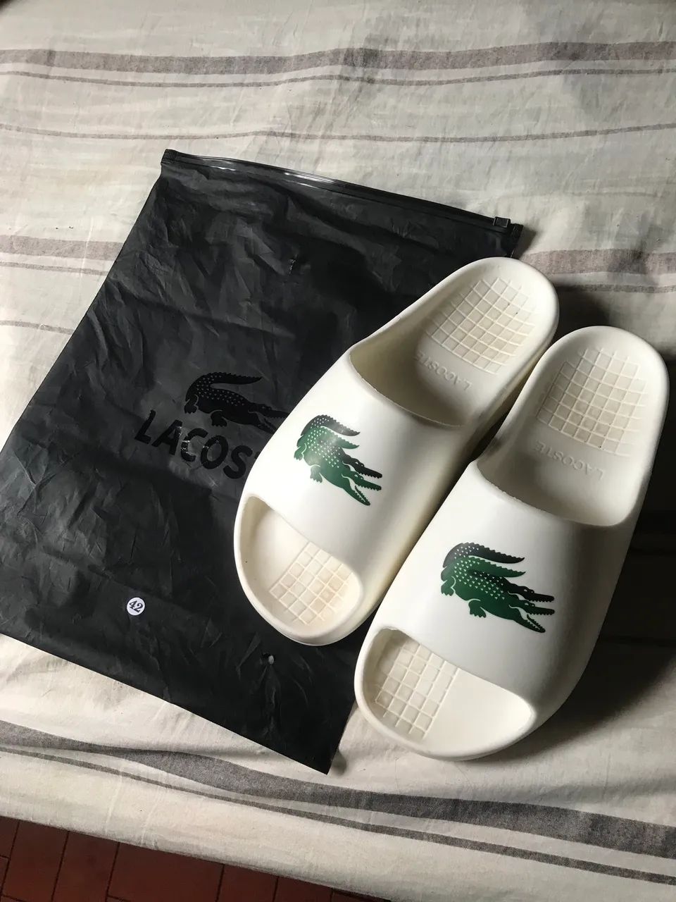 Chinelo Lacoste ?