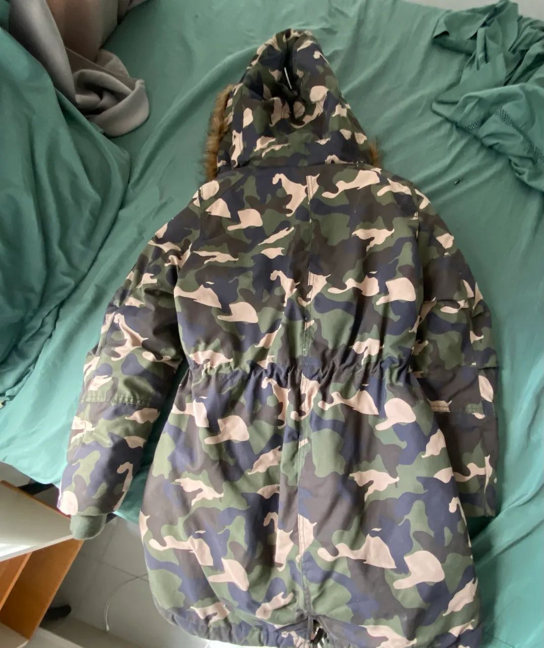 Casaco Longo de Frio com Capuz