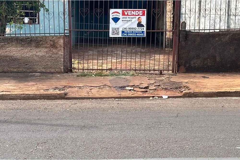 Terreno À Venda, Com Ótima Localização No Centro De Ituiutaba-MG. - Foto 2
