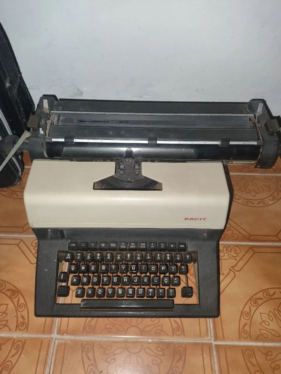 Máquina de escrever antiga65581382764674121