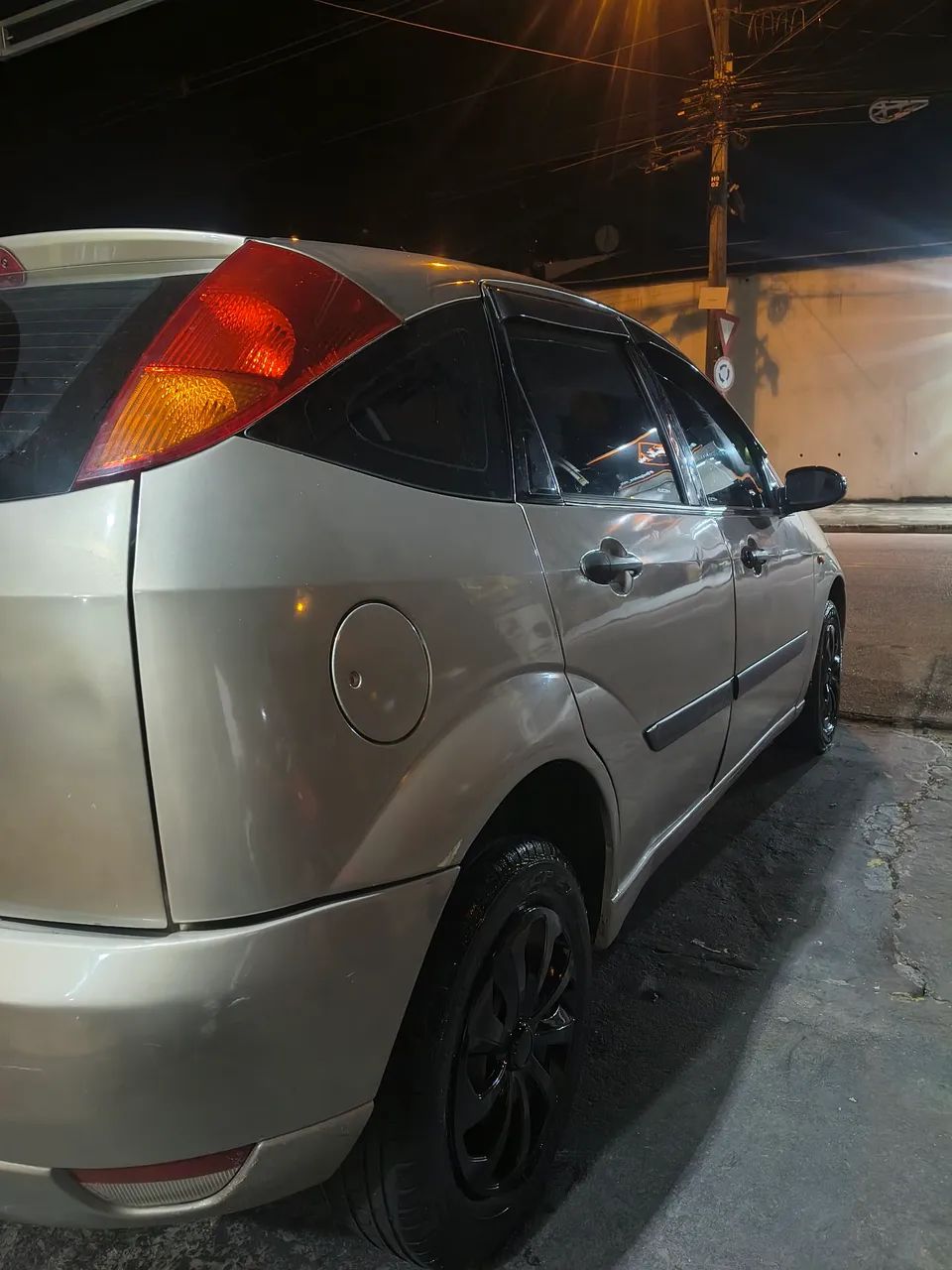 Ford Focus 1.8 16V 5P 2003