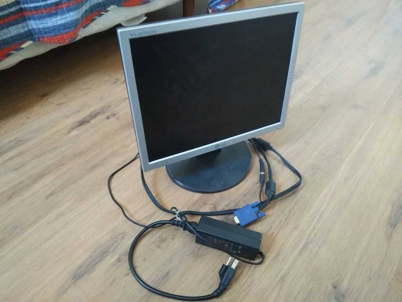 Monitor LG e teclado. - Foto 2