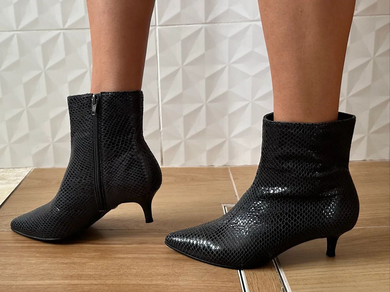 Bota feminina Preta em couro 