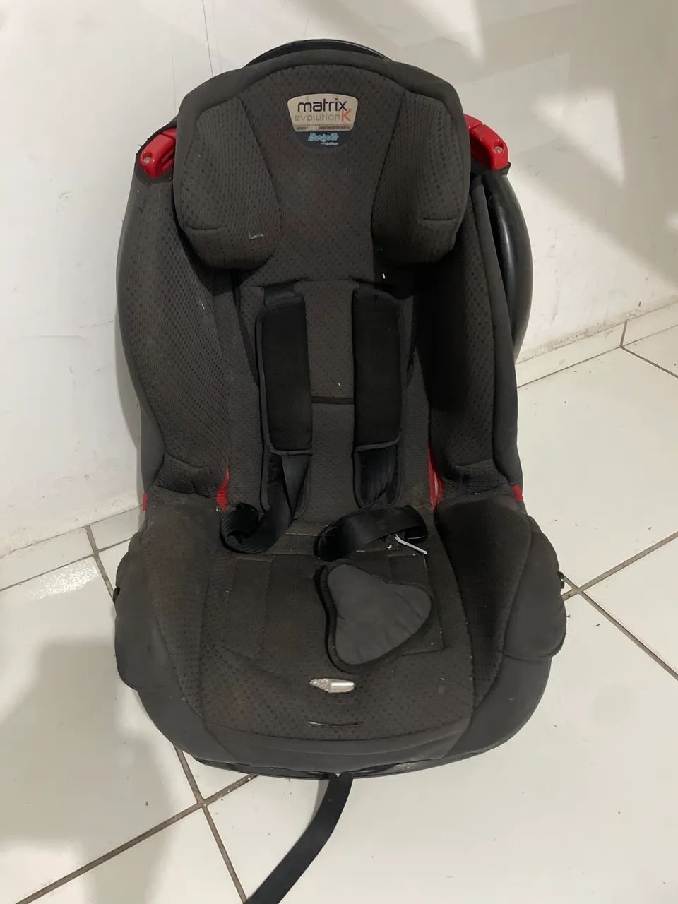 cadeira para auto Burigotto Matrix Evolution K, com tecido cinza.