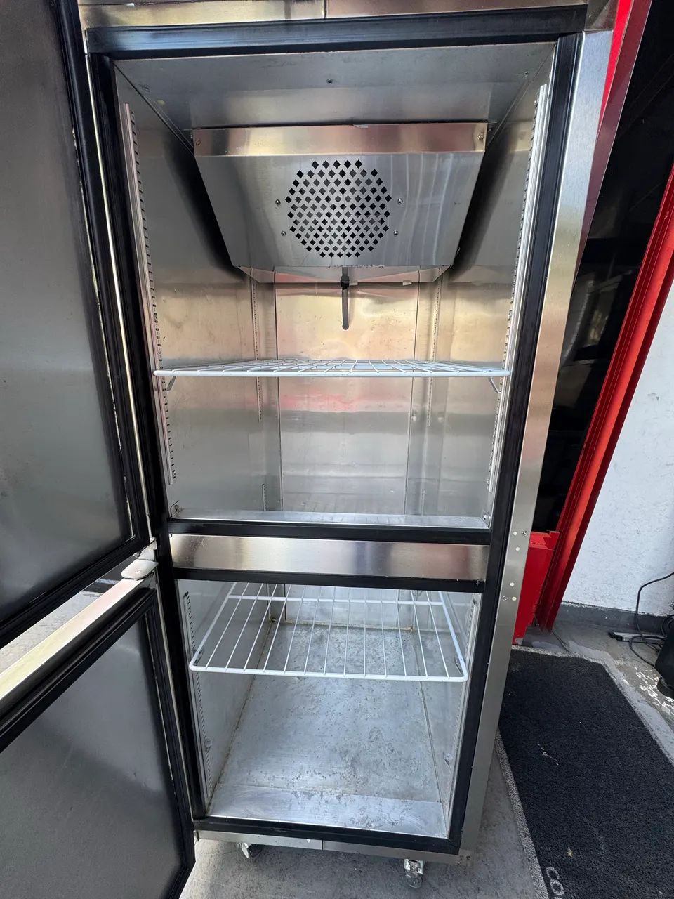 VENDO UMA GELADEIRA 2 PORTAS TOPEMA ESTADO DE NOVA - Foto 2