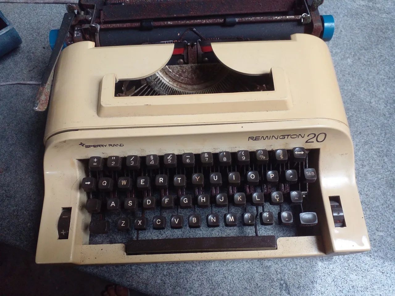 Maquina de escrever - Foto 2
