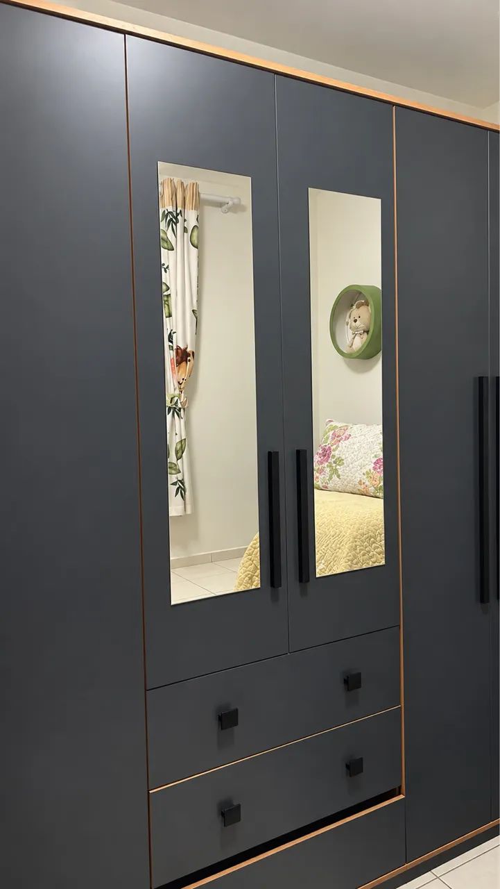 Guarda roupa 6 portas 