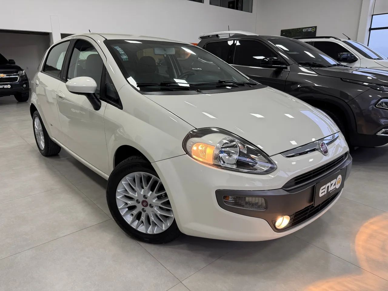 Fiat Punto Essence 1.6 Flex 16V 5P 2014