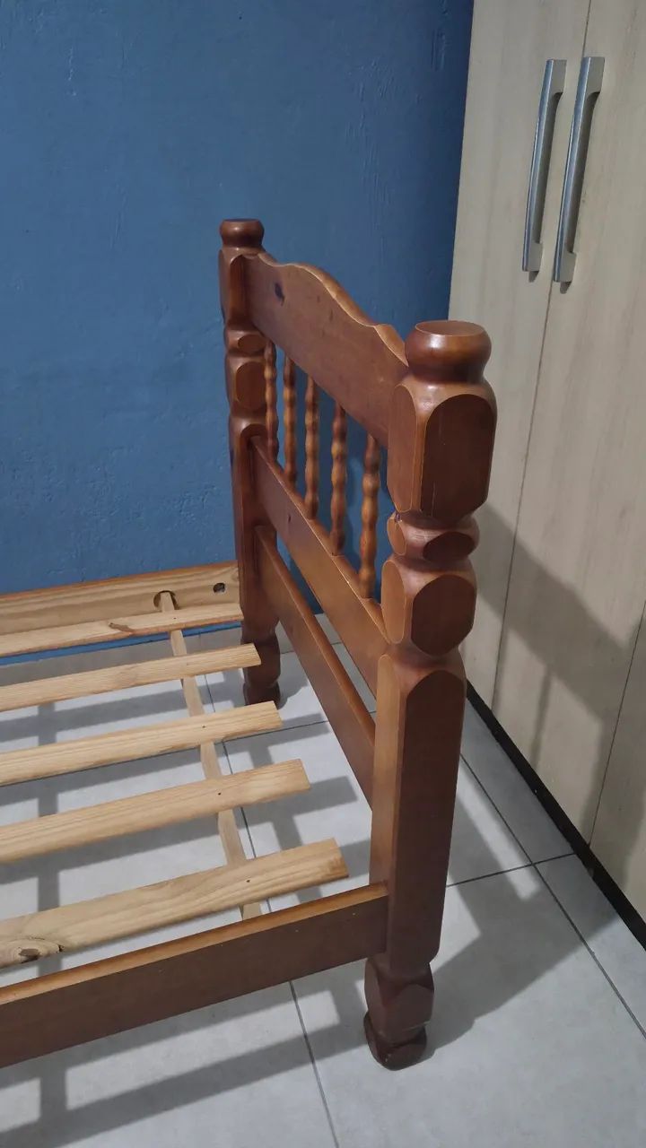 Cama de madeira maciça torneada estilo colonial - Foto 3