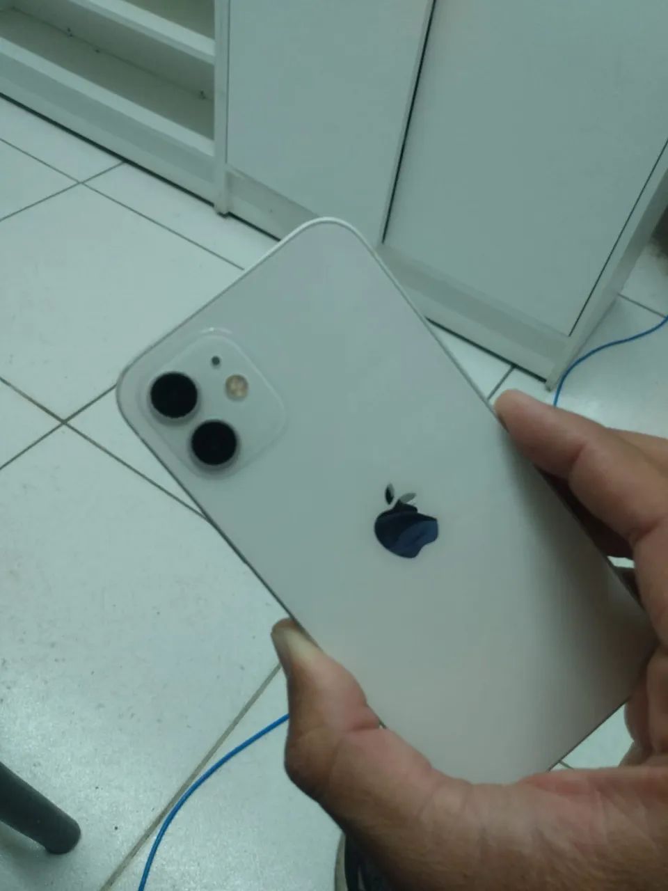 Vendo ou Troco iPhone 12 64gb Branco - Foto 3