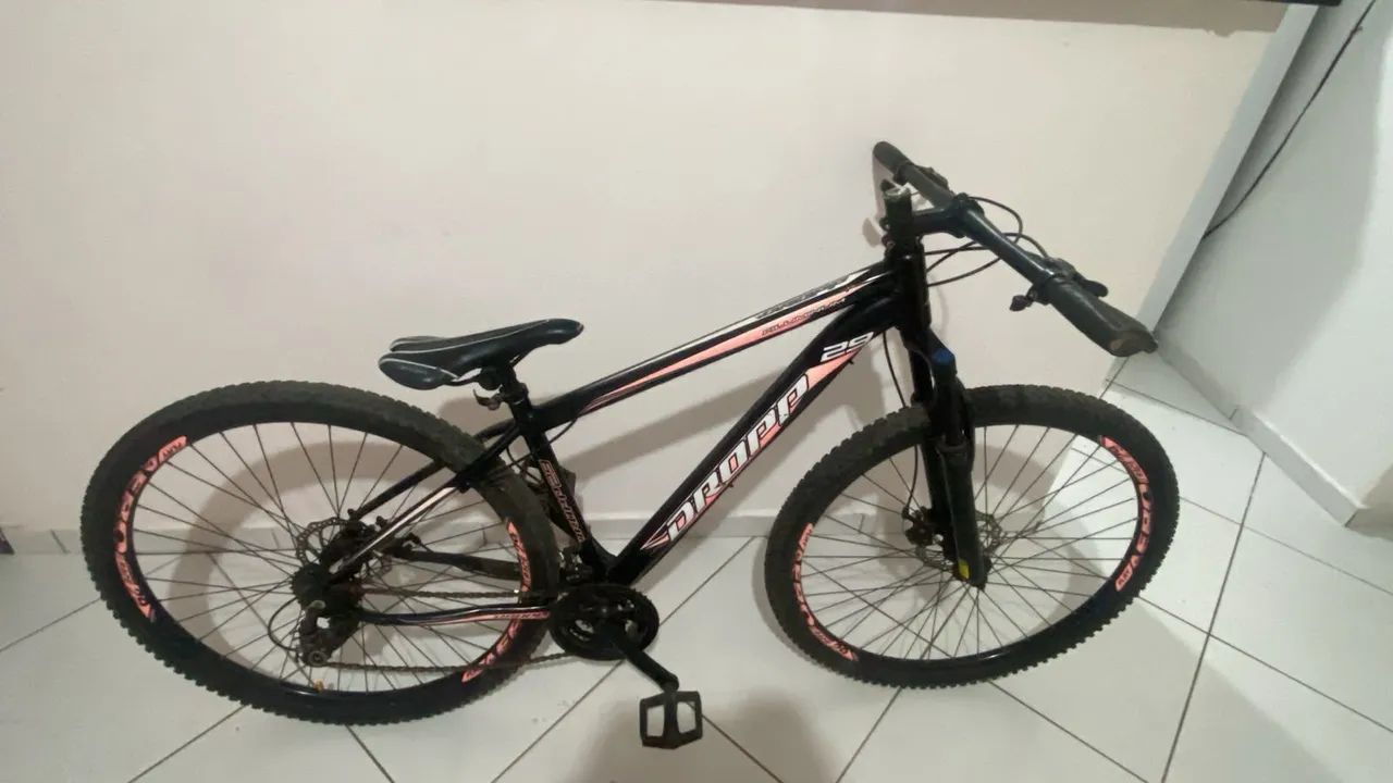 VENDO BICICLETA ARO 29 COM DOCUMENTO  - Foto 2