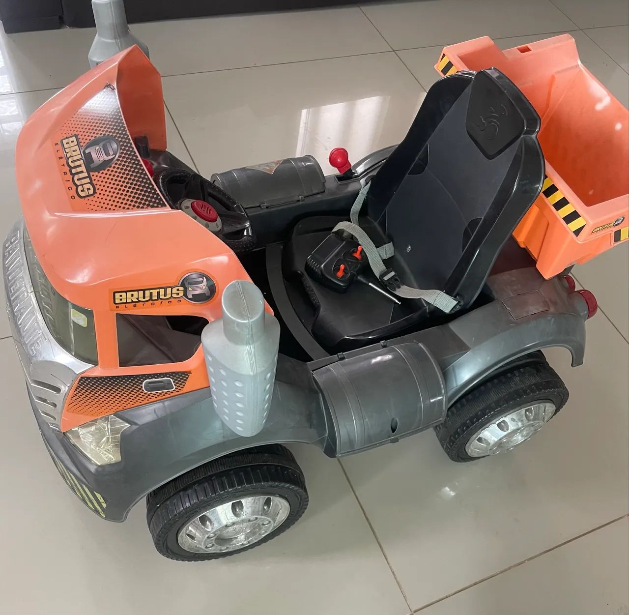 Carrinho elétrico com controle remoto
