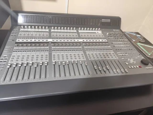 Superfície de Controle Profissional para Pro Tools - Digidesign C/24