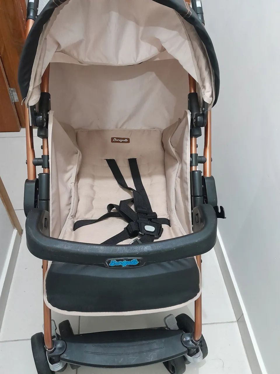 Carrinho de bebê com bebê conforto  - Foto 2