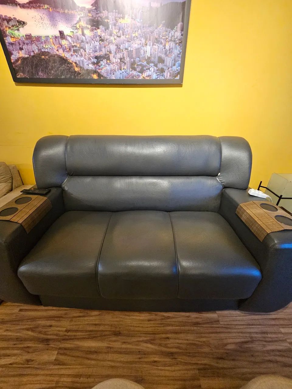 Sofá preto 3 lugares - Foto 3