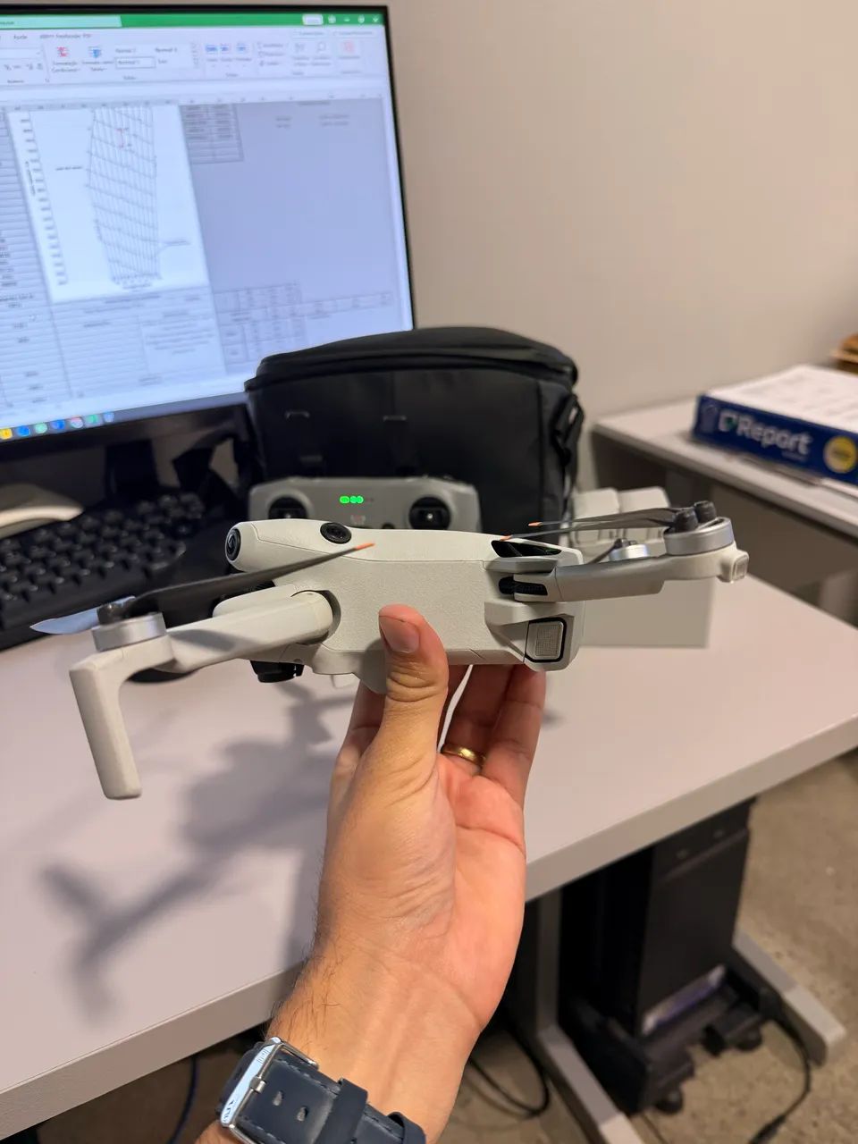 DJI MINI 4 PRO FLY MORE PLUS COM TELA - Foto 3