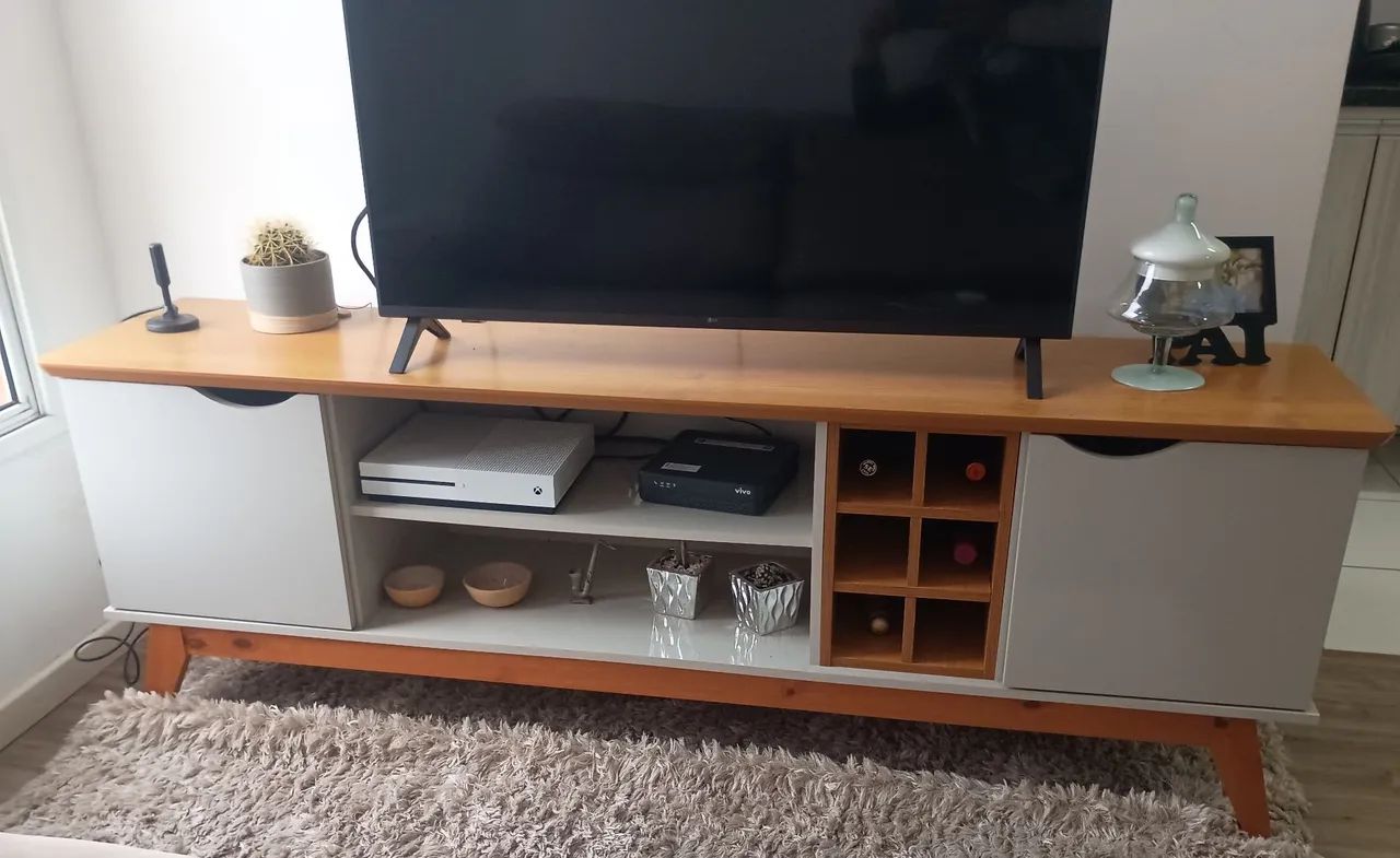 Rack Bancada para TV até 60 polegadas com Adega Retrô 1,80m Prisma Cinamomo / Off White 