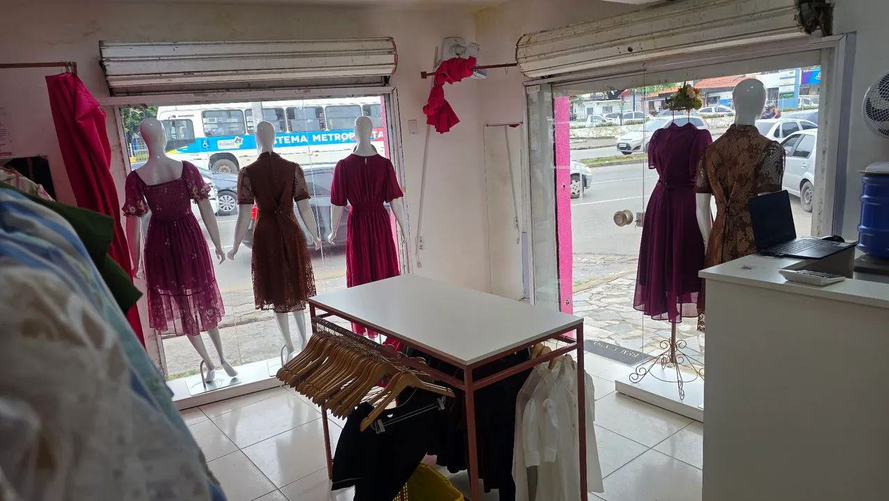 Vendo acessórios  de loja de roupas completos - Foto 3