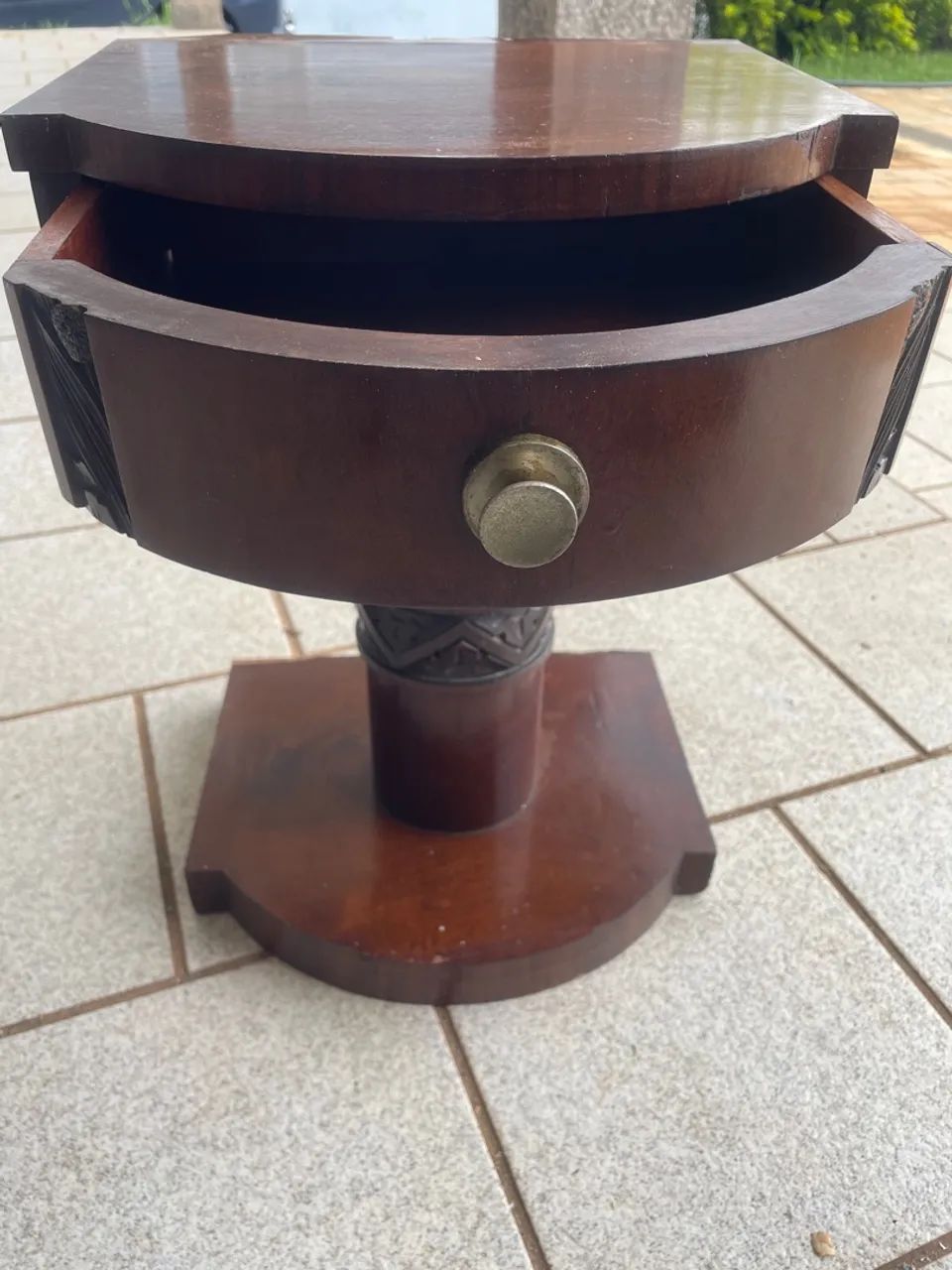 Mesinha de cabeceira antiga 