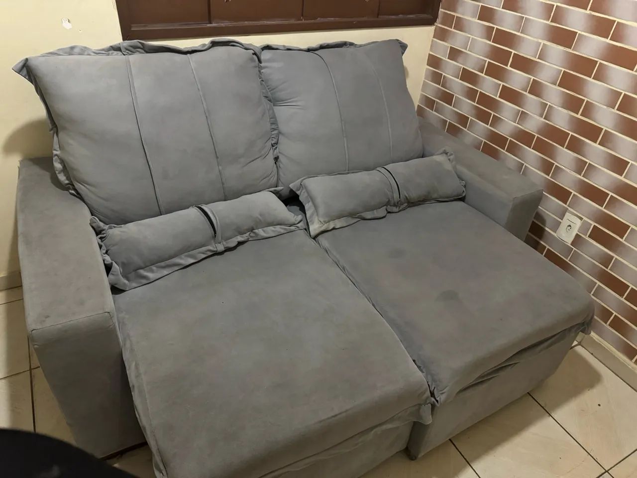 Sofá retrátil e reclinável 