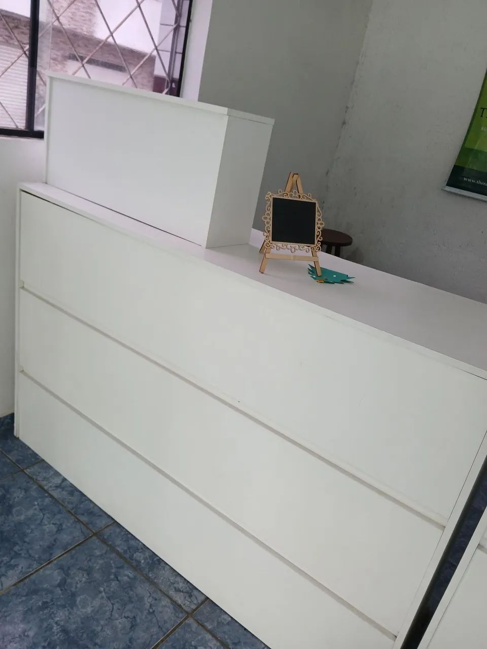 Balcão em MDF branco incluo gaveta 