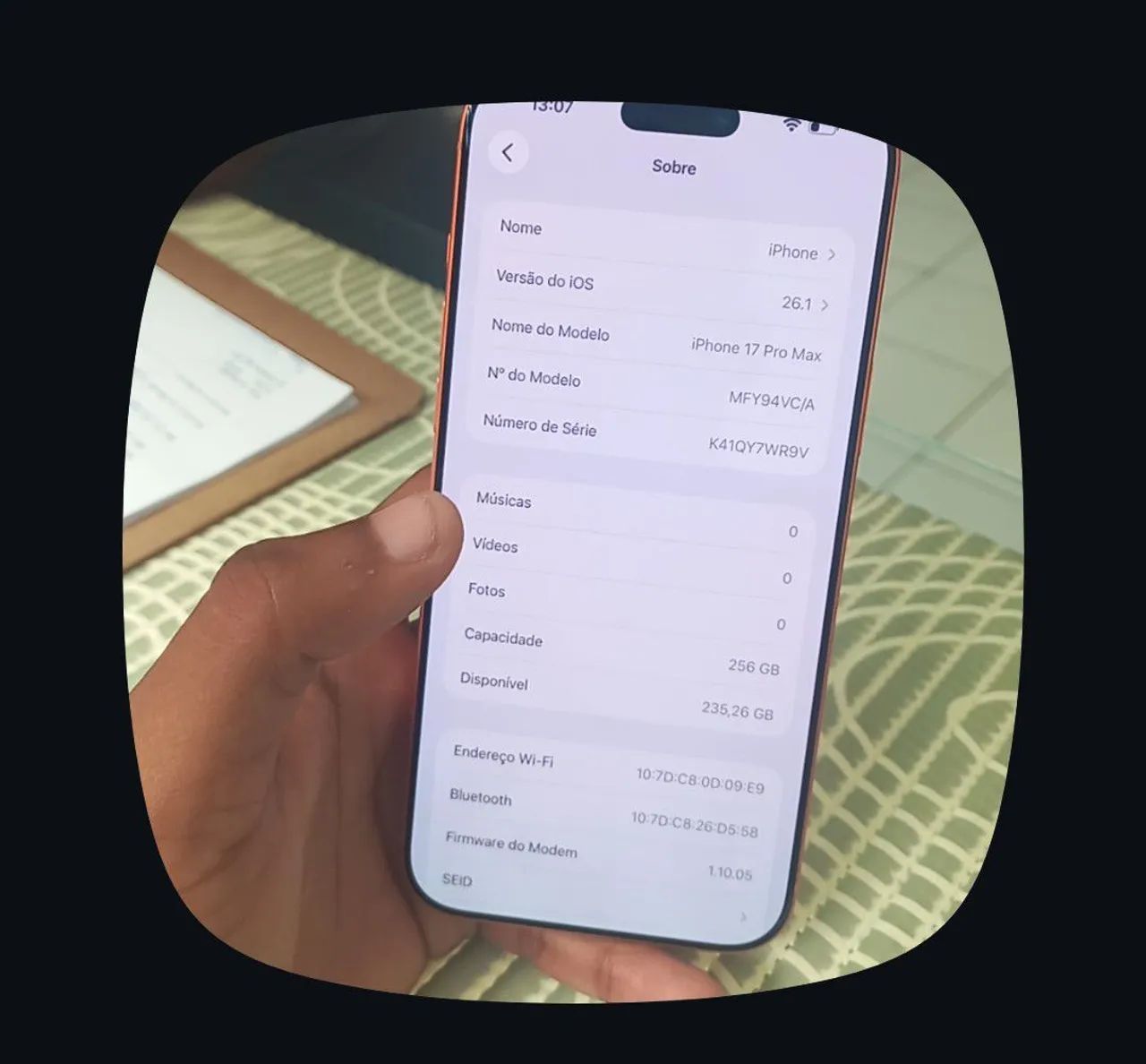 iPhone 17 pro max 3900 de entrada restante parcelado no pix só vim com a entrada - Foto 2