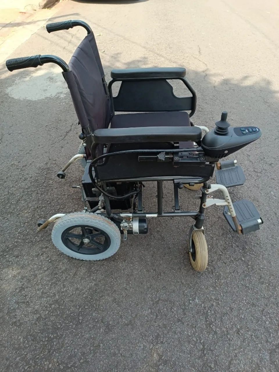 Vendo cadeira de rodas motorizada Ortomix - Foto 2