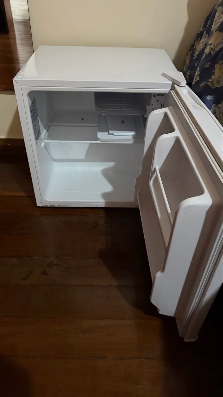 Frigobar Midea de 45 Litros - Foto 2