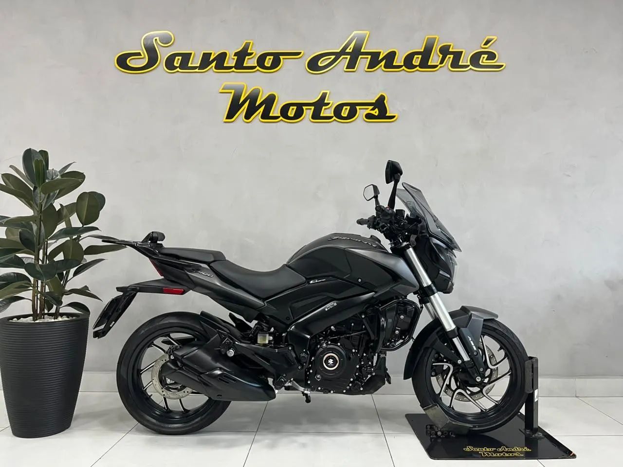 Bajaj DOMINAR 400 